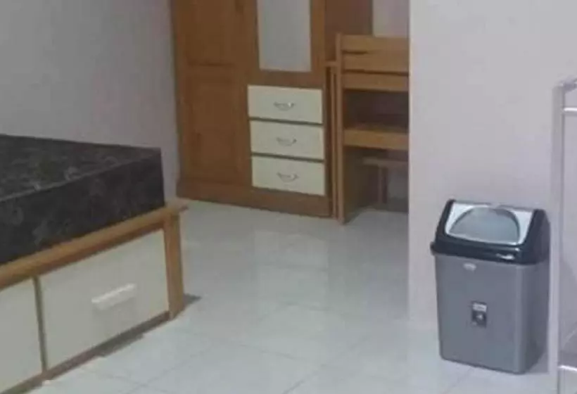 ホテル Koolkost Near Sultan Hasanuddin Airport (minimum Stay 6 Nights)
