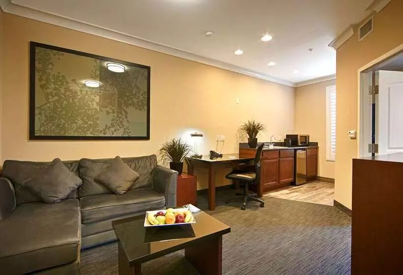 ホテル Best Western Plus Avita Suites