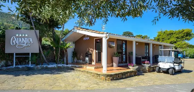 호텔 Calanica Resort