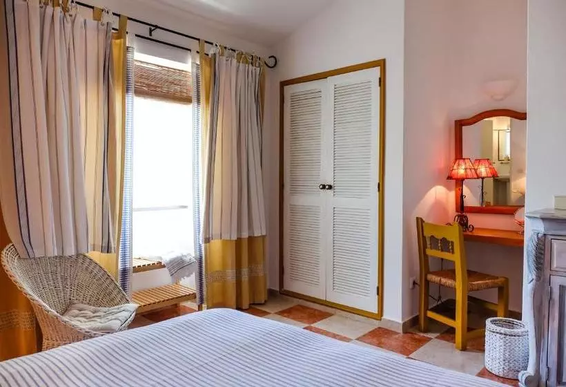 Отель Casa Vale Del Rei