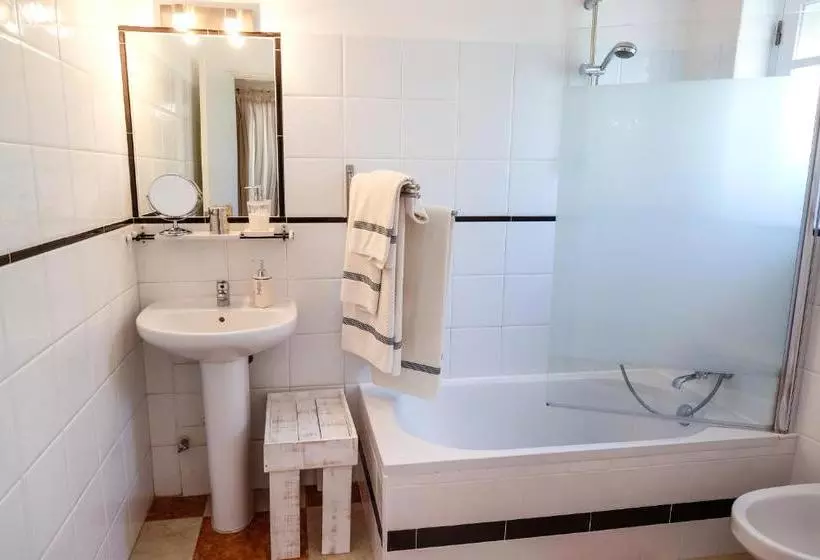 Отель Casa Vale Del Rei