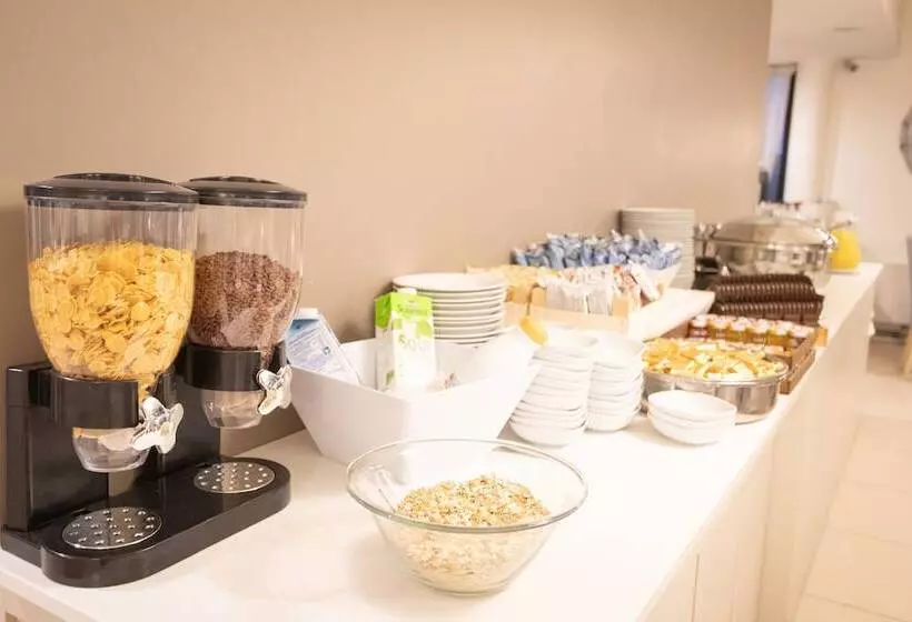 酒店 Ferretti Beach