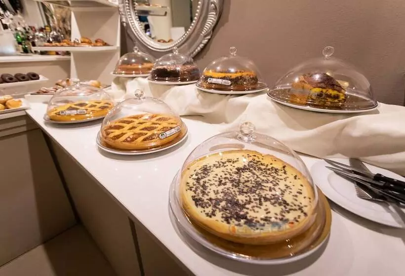 酒店 Ferretti Beach