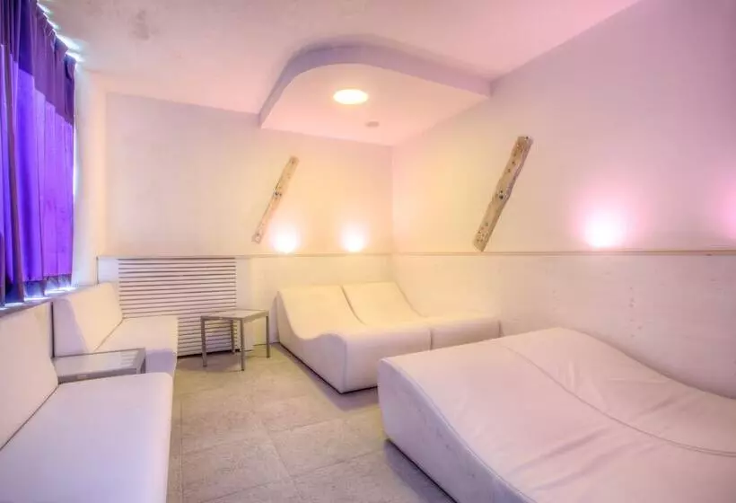 酒店 Ferretti Beach