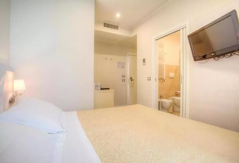 酒店 Ferretti Beach