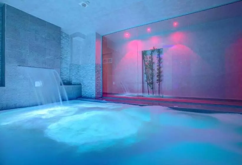 酒店 Ferretti Beach