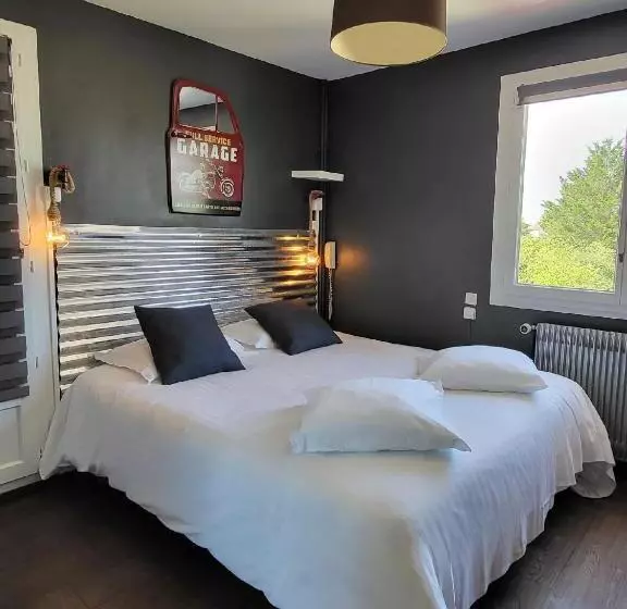 هتل Hôtel Parc Adélie Logis Hôtels