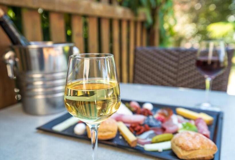 فندق Hôtel Parc Adélie Logis Hôtels