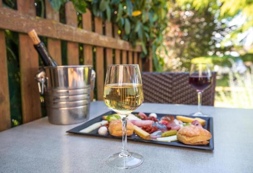 فندق Hôtel Parc Adélie Logis Hôtels