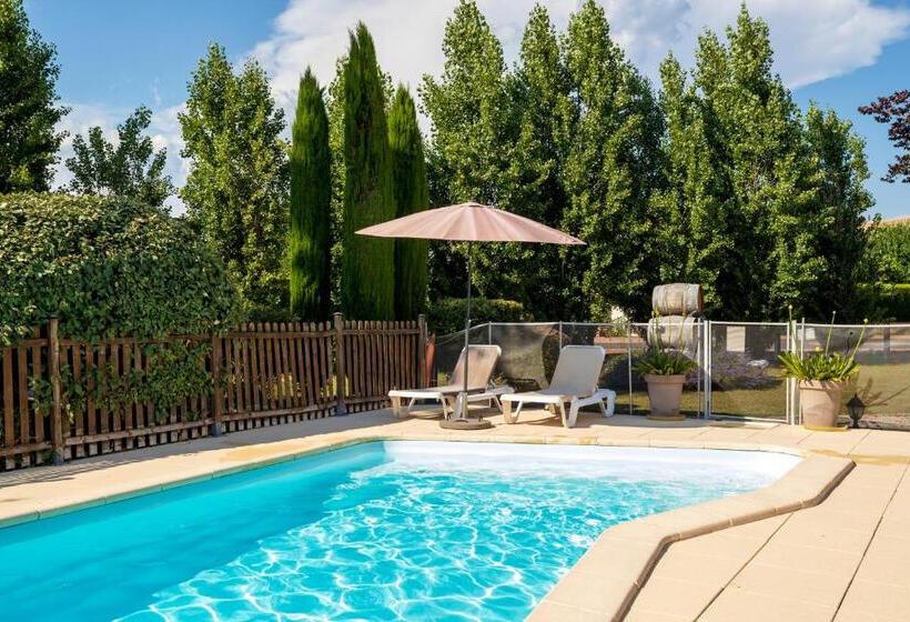 فندق Hôtel Parc Adélie Logis Hôtels