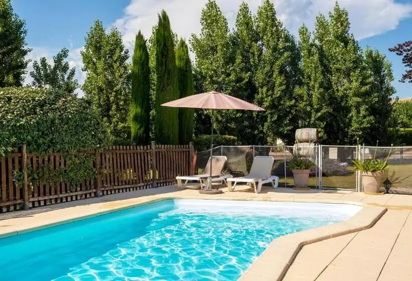 هتل Hôtel Parc Adélie Logis Hôtels