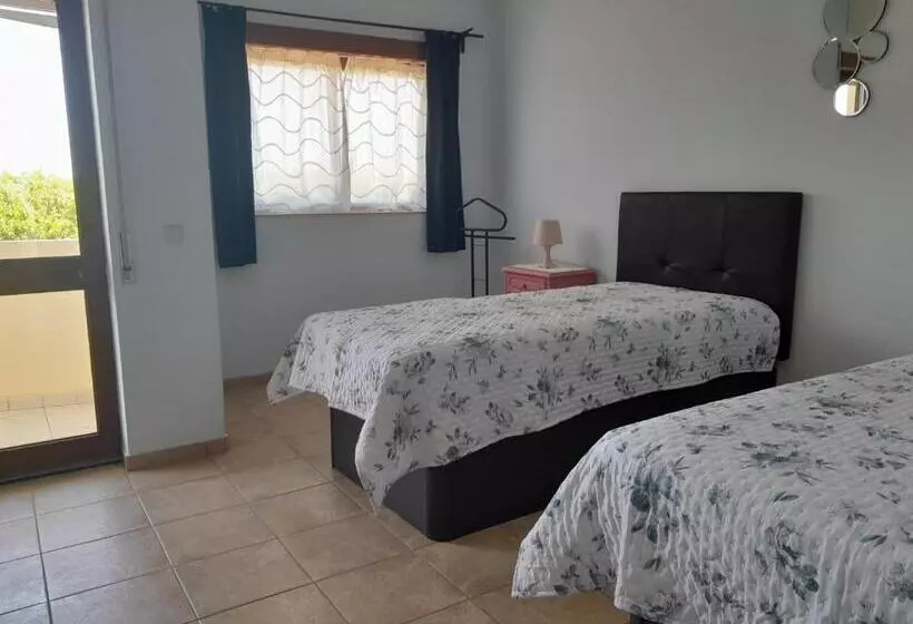 בית מלון כפרי Residence 1000 Roses