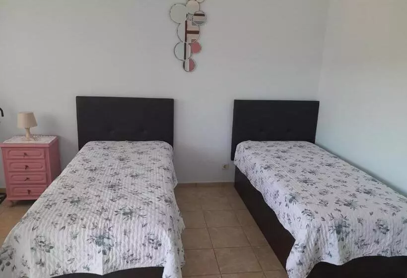 בית מלון כפרי Residence 1000 Roses