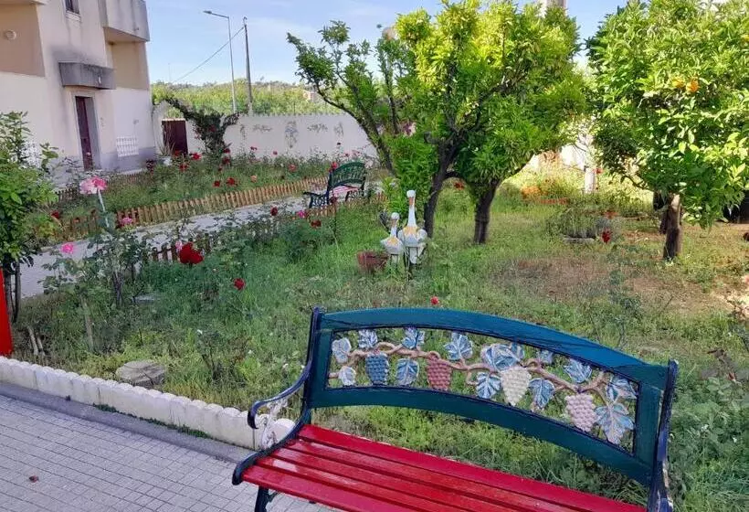 בית מלון כפרי Residence 1000 Roses