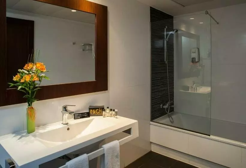 هتل Täch Madrid Airport