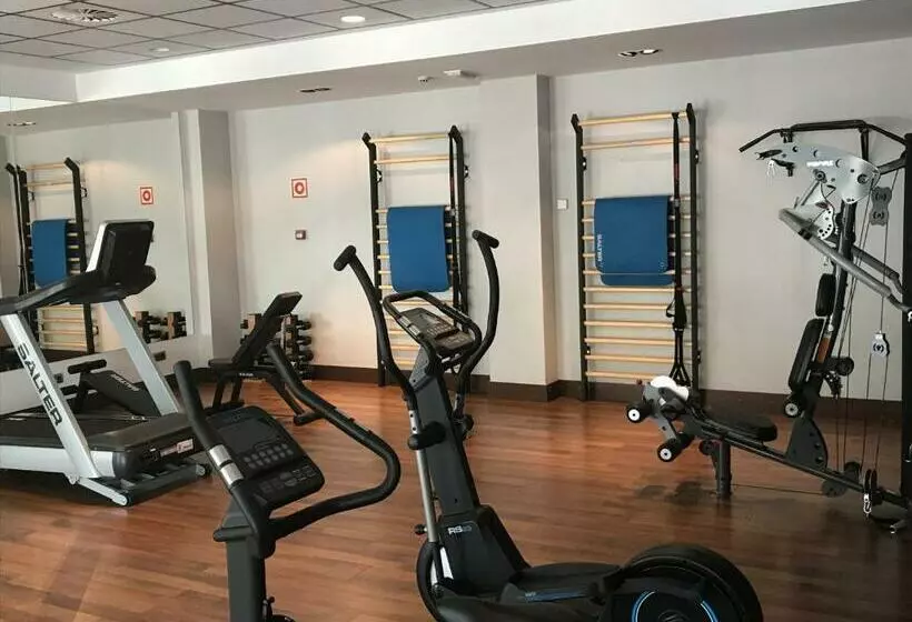 هتل Täch Madrid Airport