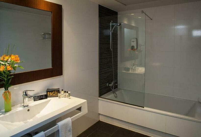 هتل Täch Madrid Airport