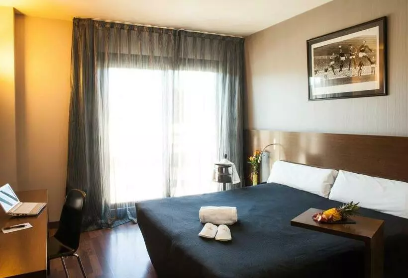 هتل Täch Madrid Airport