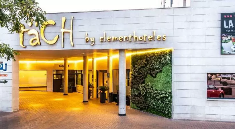 هتل Täch Madrid Airport