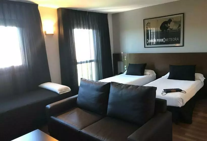 هتل Täch Madrid Airport