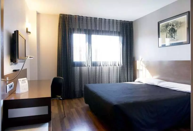 هتل Täch Madrid Airport