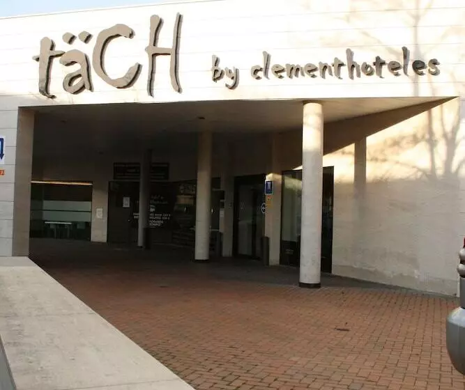هتل Täch Madrid Airport