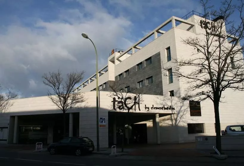 هتل Täch Madrid Airport
