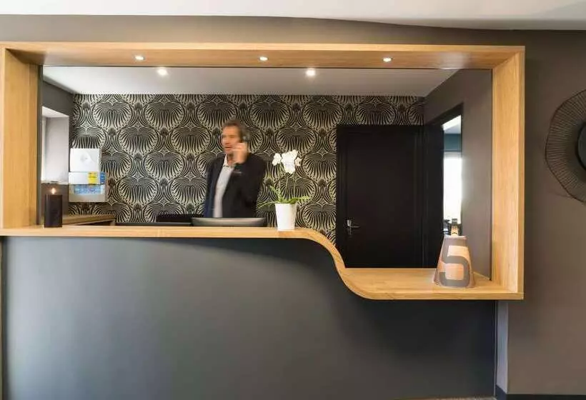 Отель The Originals City, Hôtel Armen Le Triton, Roscoff