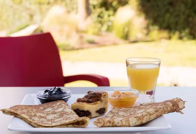 Отель The Originals City, Hôtel Armen Le Triton, Roscoff