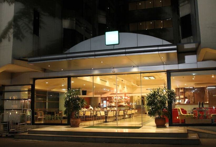 Hotel The Seasons Bangkok Huamark Sha