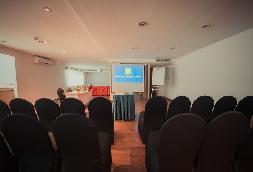 Hotel The Seasons Bangkok Huamark Sha