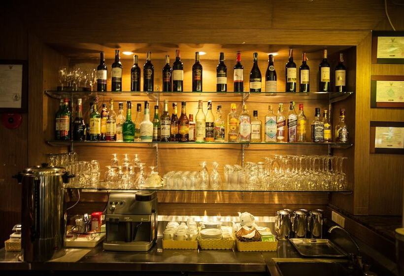 Hotel The Seasons Bangkok Huamark Sha