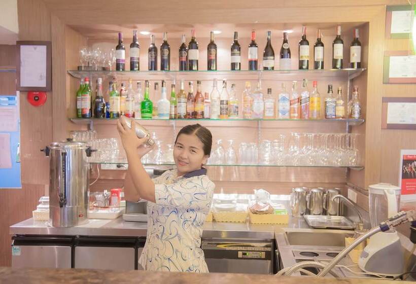 Hotel The Seasons Bangkok Huamark Sha