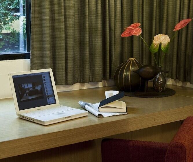 Hotel The Seasons Bangkok Huamark Sha