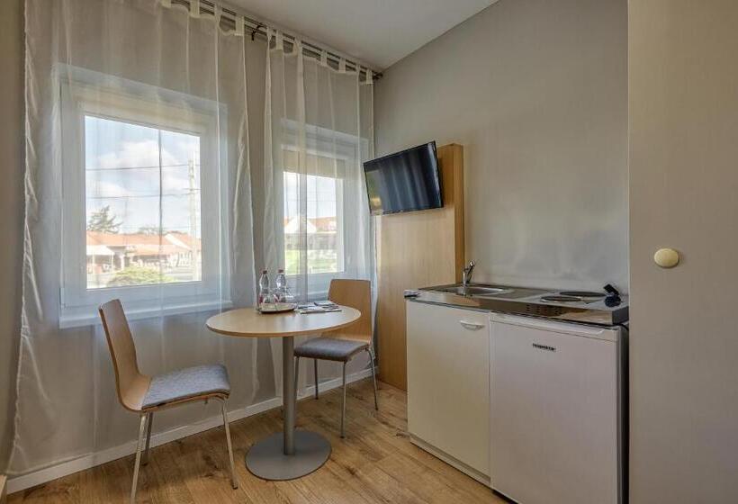 مبيت وإفطار Tercia Kópháza Panzió B