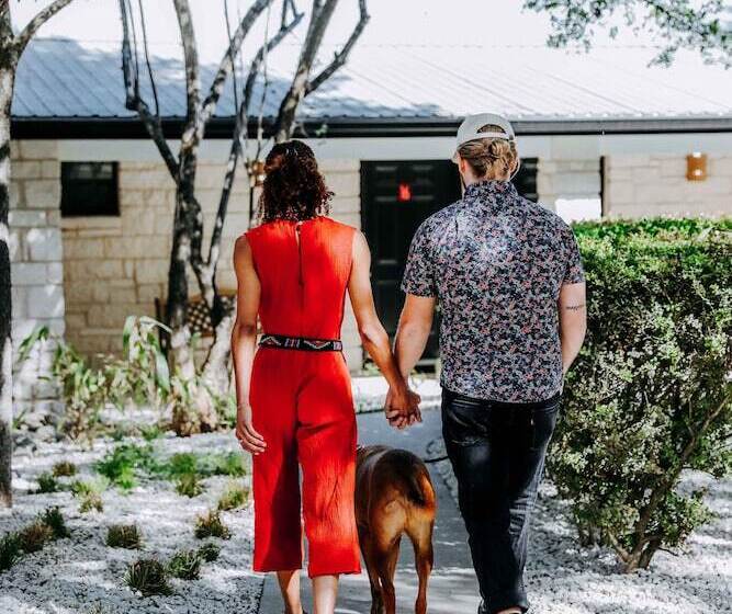 فندق Wimberley Inn & Bar