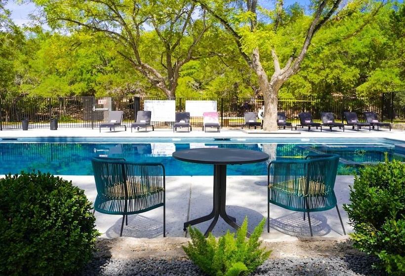فندق Wimberley Inn & Bar