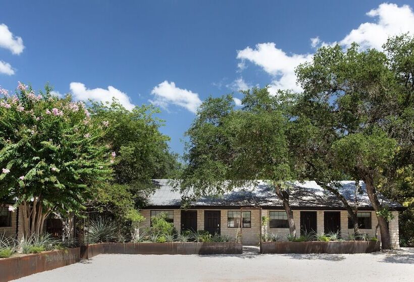 فندق Wimberley Inn & Bar