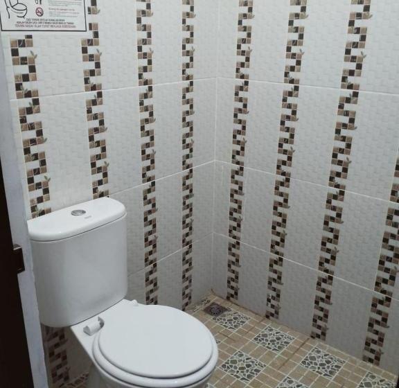 فندق على الطريق Banyu Biruku Syariah Near Pantai Bohay Probolinggo