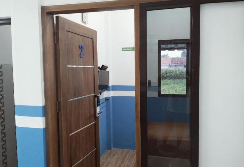 فندق على الطريق Banyu Biruku Syariah Near Pantai Bohay Probolinggo