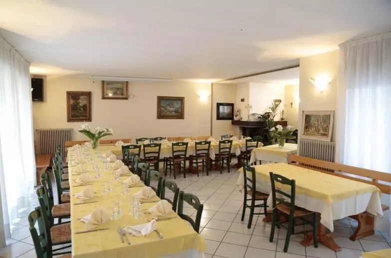 ホテル Ristorante Vittoria