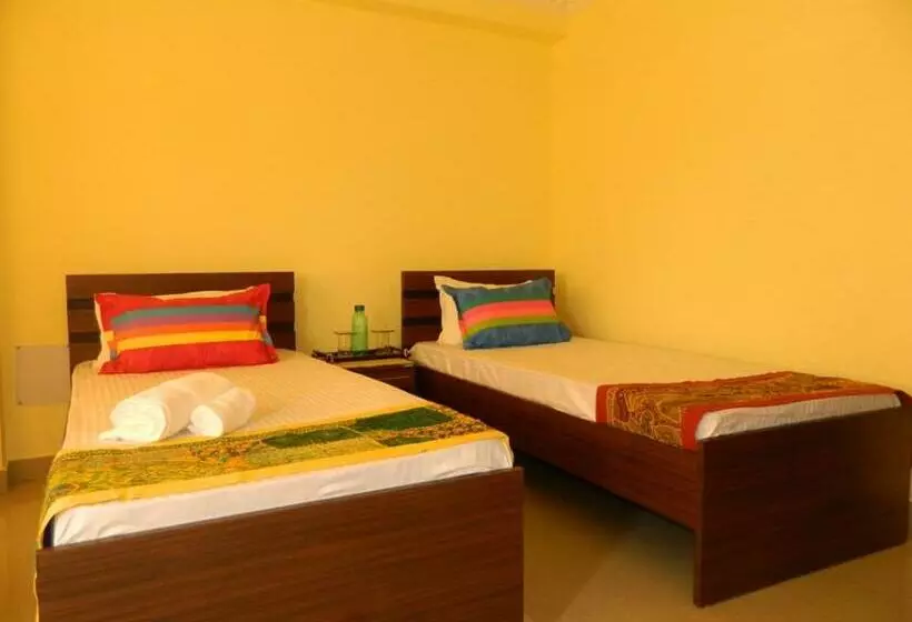 پانسیون Eastin Homestay