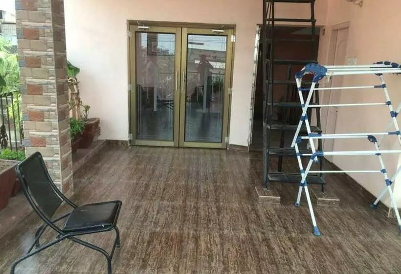 پانسیون Eastin Homestay