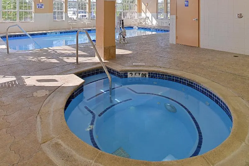 Holiday Inn Express Hotel & Suites Southfield   Detroit, An Ihg