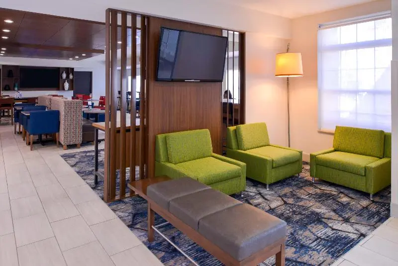 Holiday Inn Express Hotel & Suites Southfield   Detroit, An Ihg