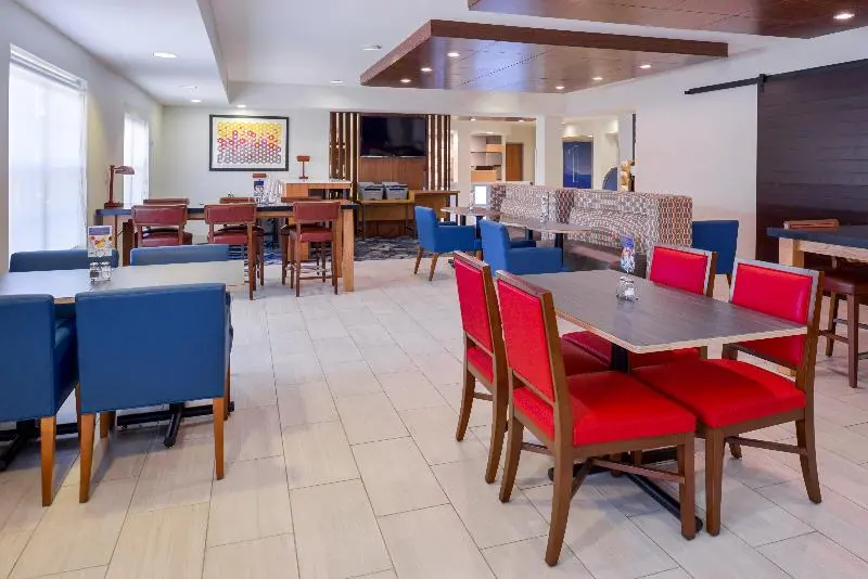 Holiday Inn Express Hotel & Suites Southfield   Detroit, An Ihg