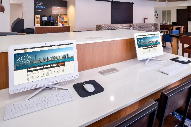 Holiday Inn Express Hotel & Suites Southfield   Detroit, An Ihg
