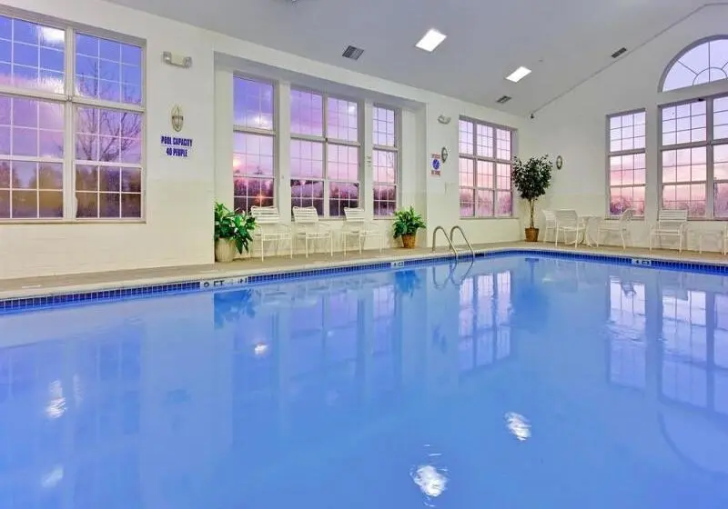 Holiday Inn Express Hotel & Suites Southfield   Detroit, An Ihg