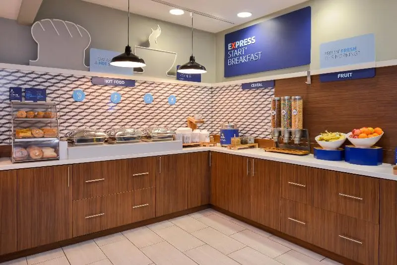 Holiday Inn Express Hotel & Suites Southfield   Detroit, An Ihg