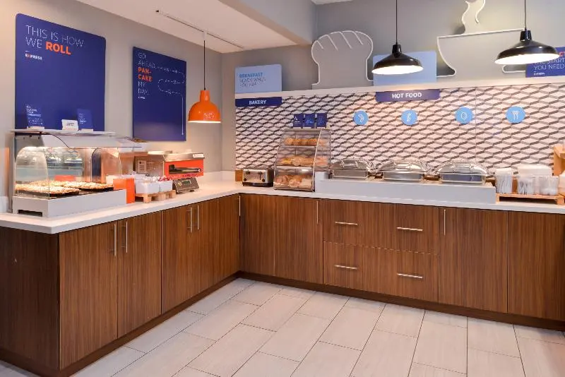 Holiday Inn Express Hotel & Suites Southfield   Detroit, An Ihg